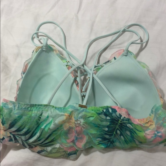 Victoria’s Secret lightly lined bralette - Picture 2 of 5